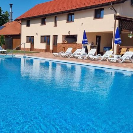Cusali Pensiune Topolovatu Mare Esterno foto